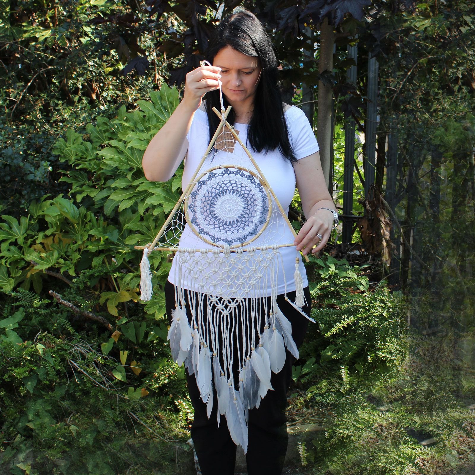 Protection Dream Cather - Lrg Macrame Pyramid White/Grey - imagine 3